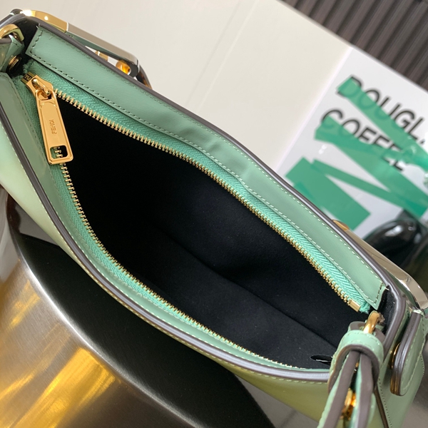 スーパーコピーブランドバッグ着用イメージ